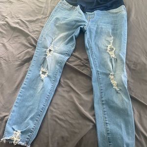 Ripped maternity jeans